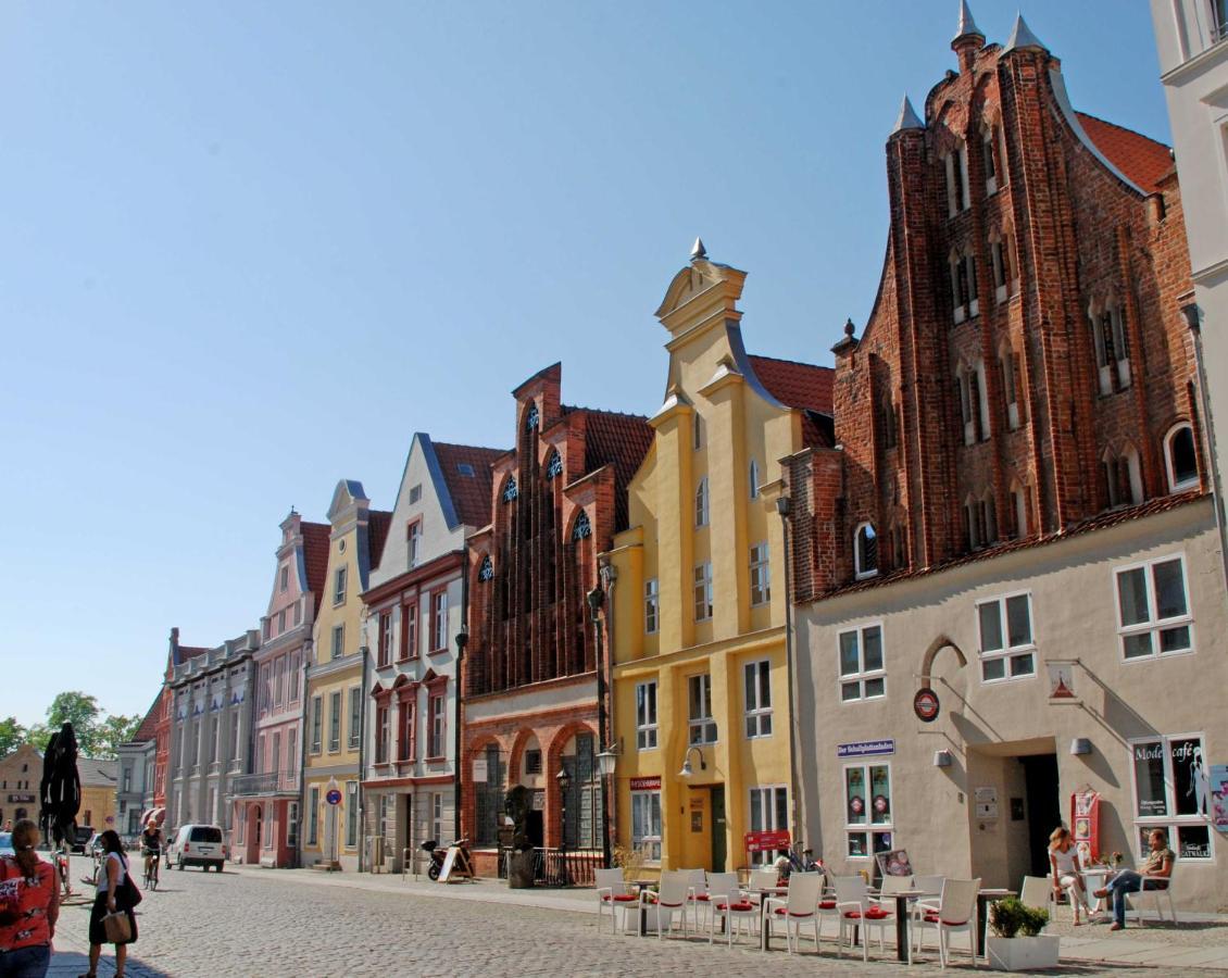 Ferienhaus Zum Hafen In Altefaehr ภายนอก รูปภาพ