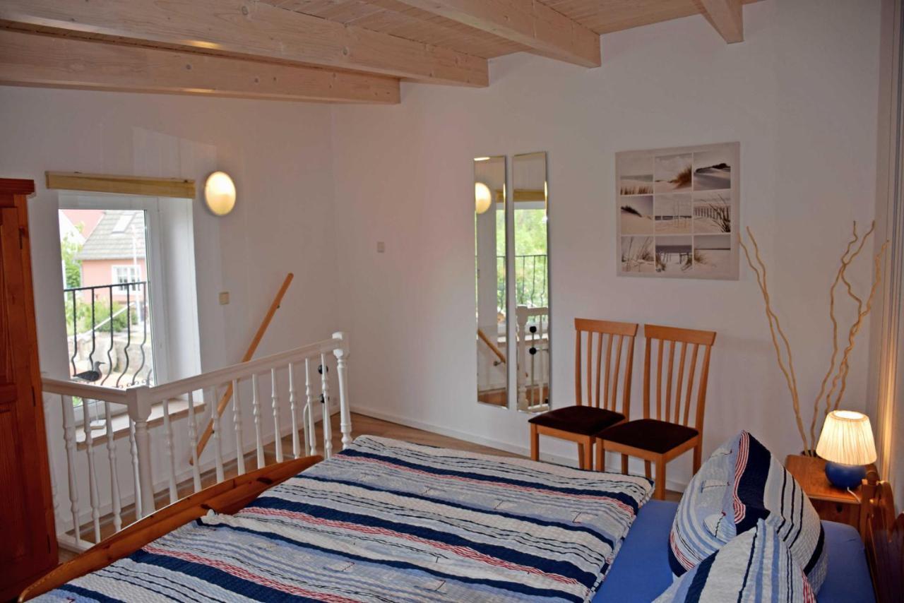 Ferienhaus Zum Hafen In Altefaehr ภายนอก รูปภาพ